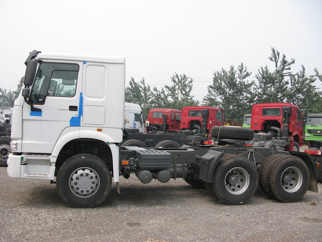 420Hp Tractor truck-SinoTruk HOWO-ZZ4257V3241W 